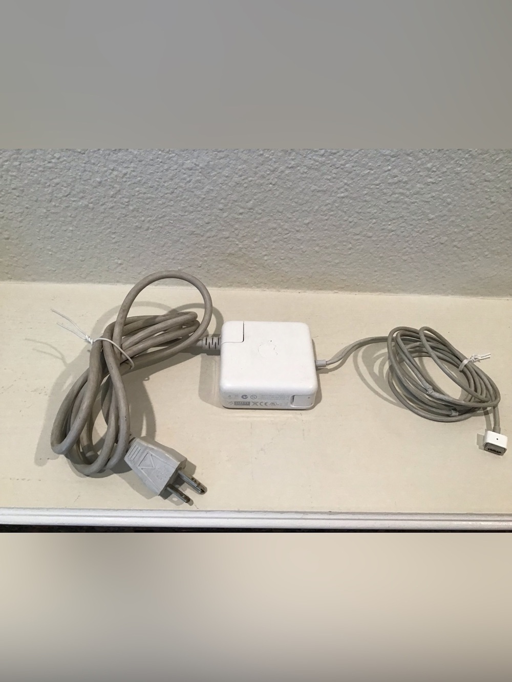 Apple 60W MagSafe Power Adapter in White